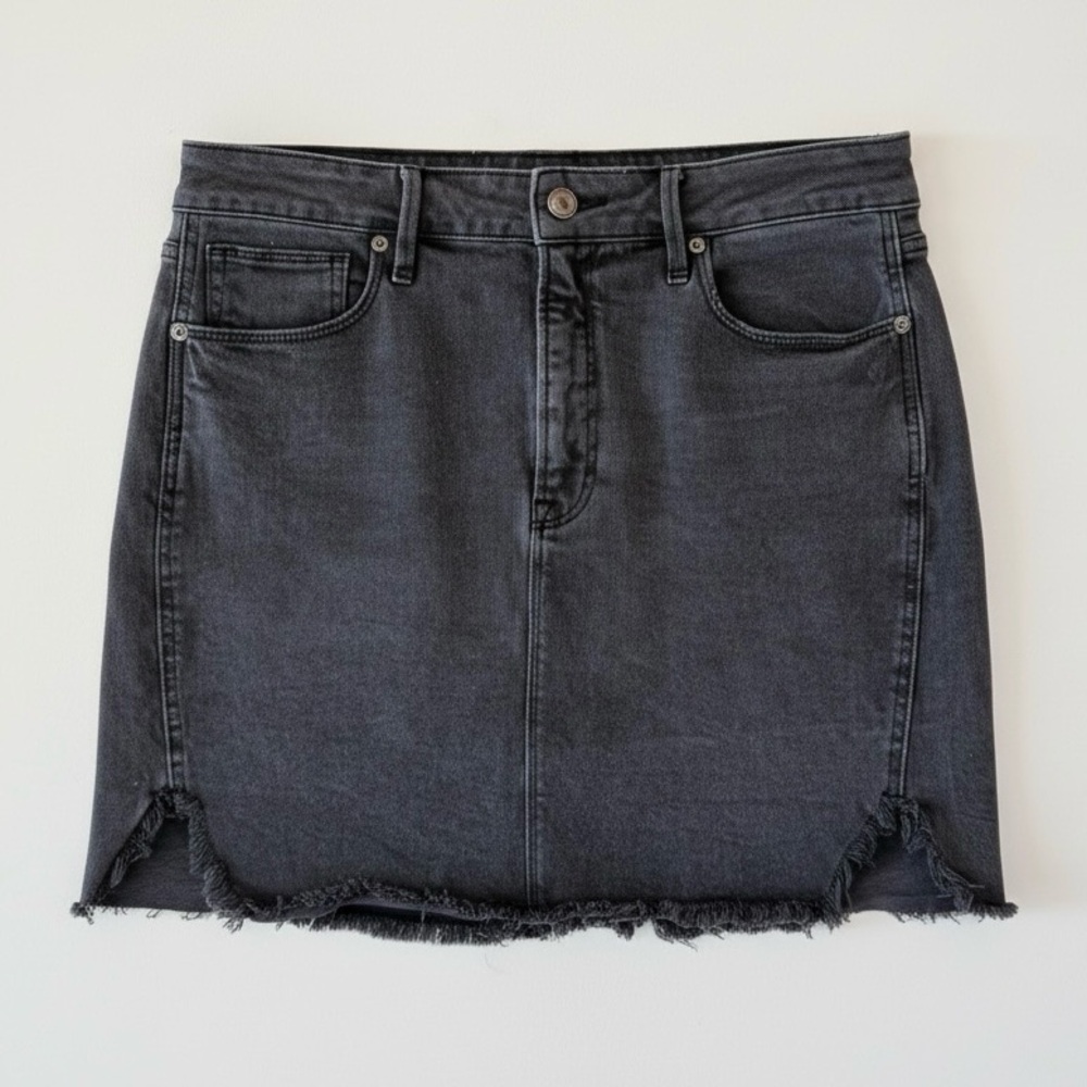 Good American Good 90s Black Denim Mini Skirt Raw Hem Distressed Size 15/33